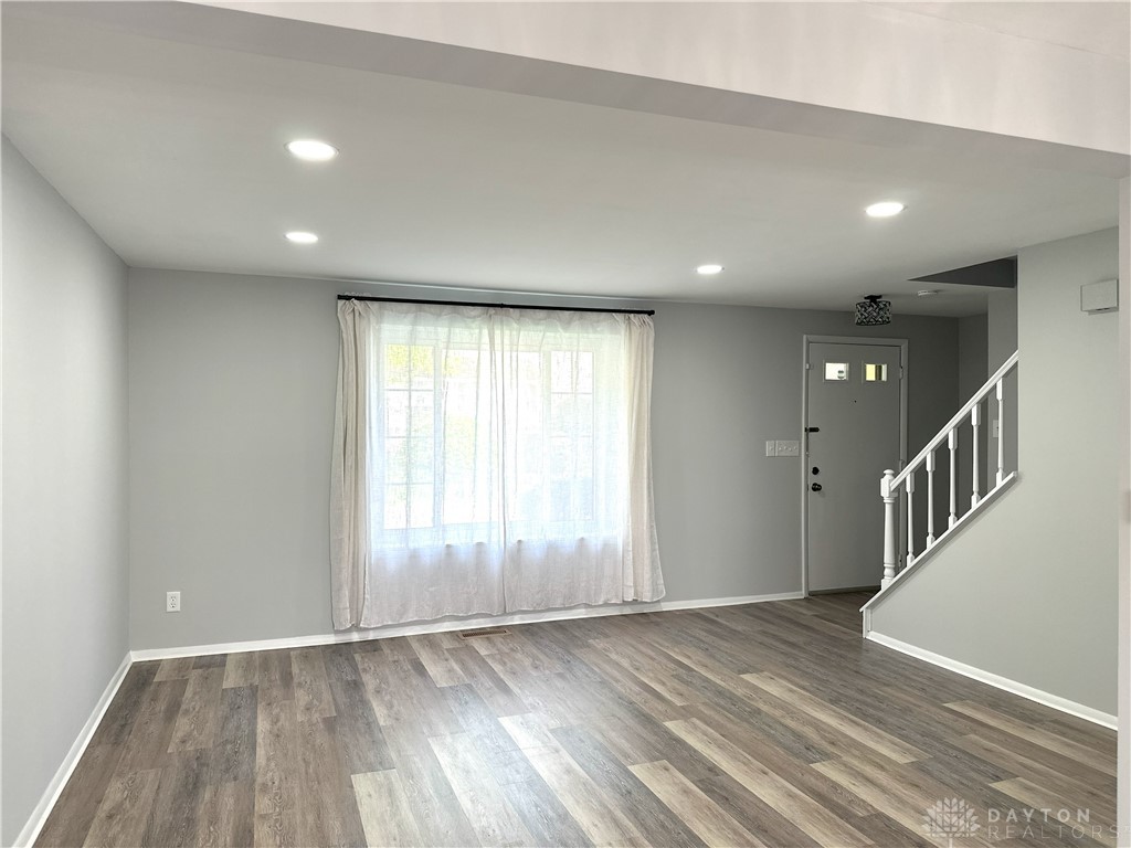 Englewood, Ohio 45322, United States, 4 Bedrooms Bedrooms, ,3 BathroomsBathrooms,Residential,Pending,121334