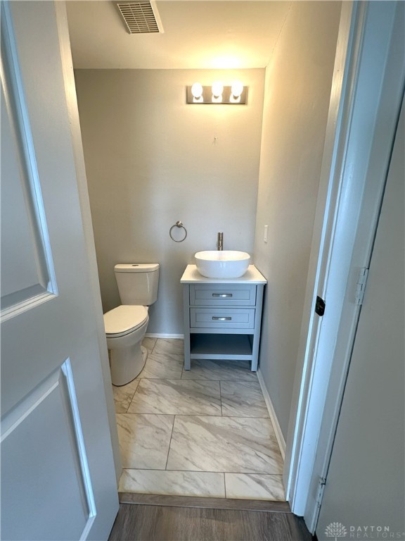 Englewood, Ohio 45322, United States, 4 Bedrooms Bedrooms, ,3 BathroomsBathrooms,Residential,Pending,121334