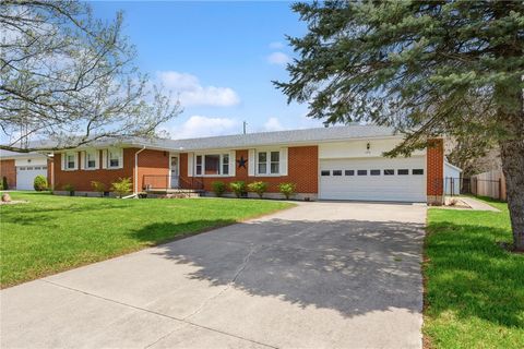 Photo of 686 Kathryn Drive, Wilmington, OH 45177 (MLS # 957190)