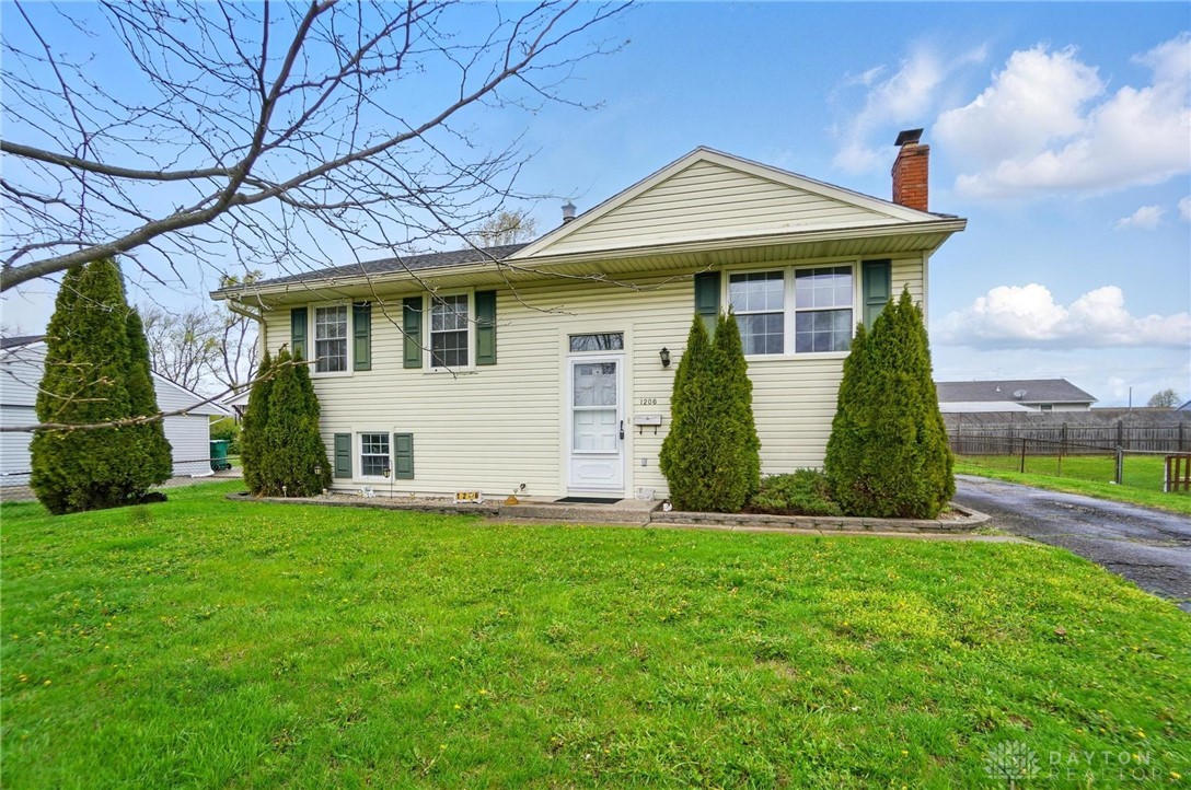1206 Burket Drive, New Carlisle, Ohio image 8