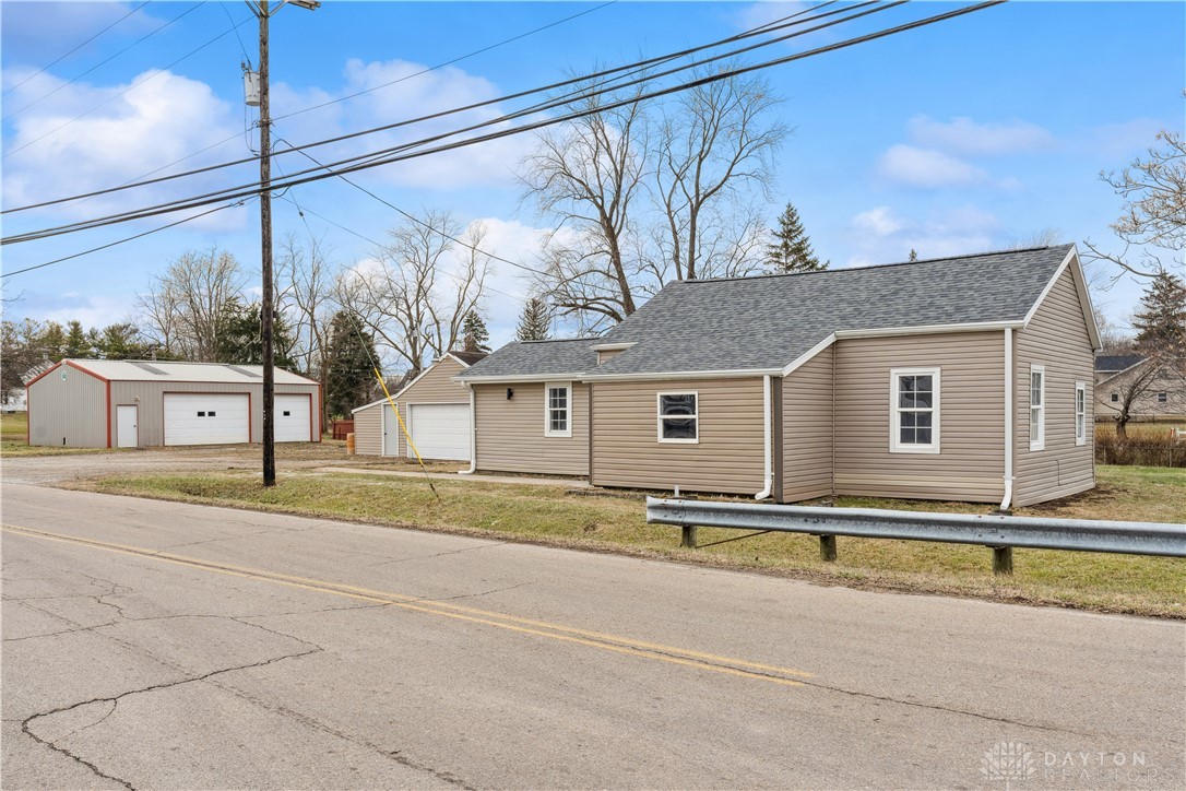 8540 Mann Road, Tipp City, Ohio image 1