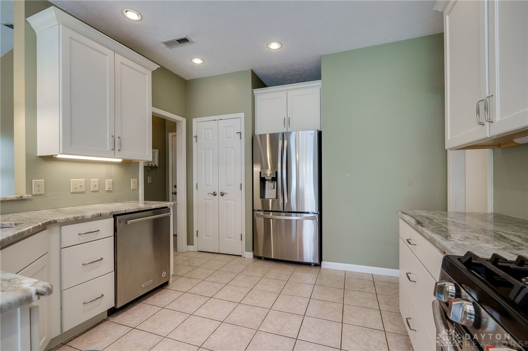 3762 E Sudbury Court, Bellbrook, Ohio image 15