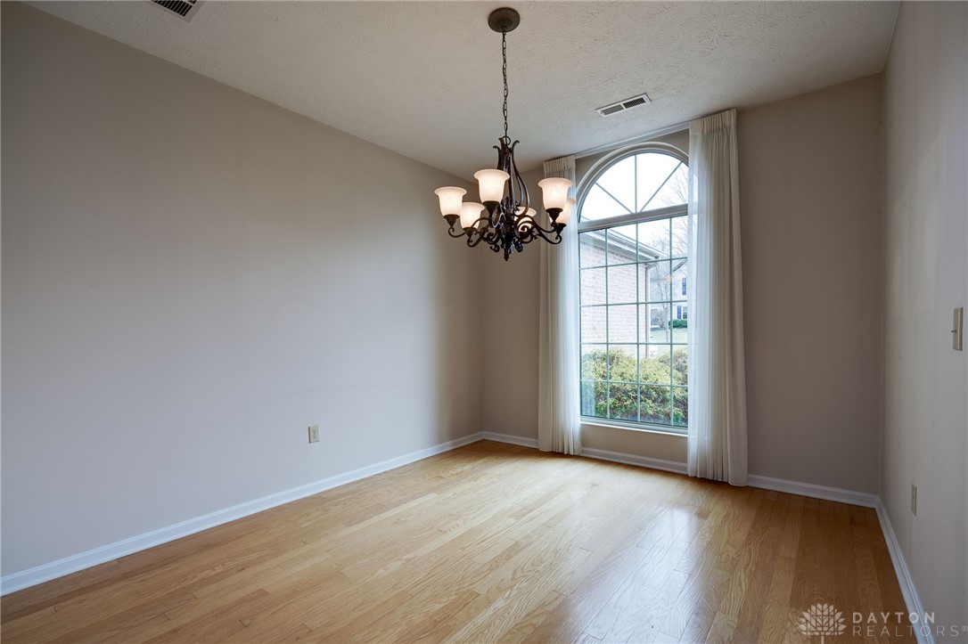 3762 E Sudbury Court, Bellbrook, Ohio image 6