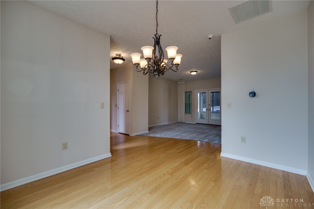 3762 E Sudbury Court, Bellbrook, Ohio image 7