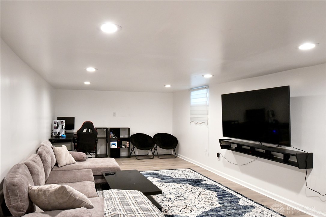 Dayton, Ohio 45404, United States, 5 Bedrooms Bedrooms, ,3 BathroomsBathrooms,Residential,Active,170349