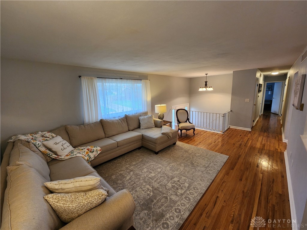 215 Lindell Drive, Germantown, Ohio image 9