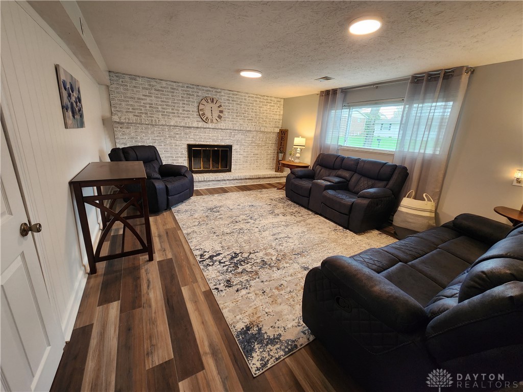 215 Lindell Drive, Germantown, Ohio image 6