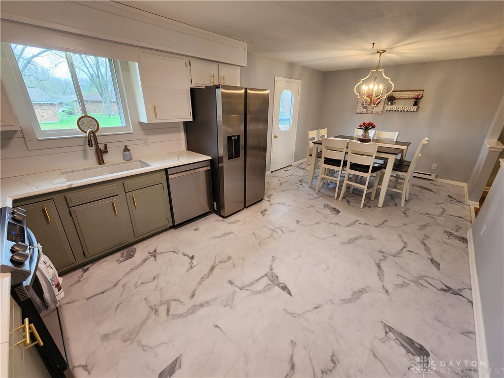 215 Lindell Drive, Germantown, Ohio image 11