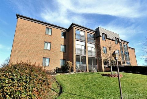 Photo of 1570 Cedar Bark Trail #5, Dayton, OH 45449 (MLS # 950723)