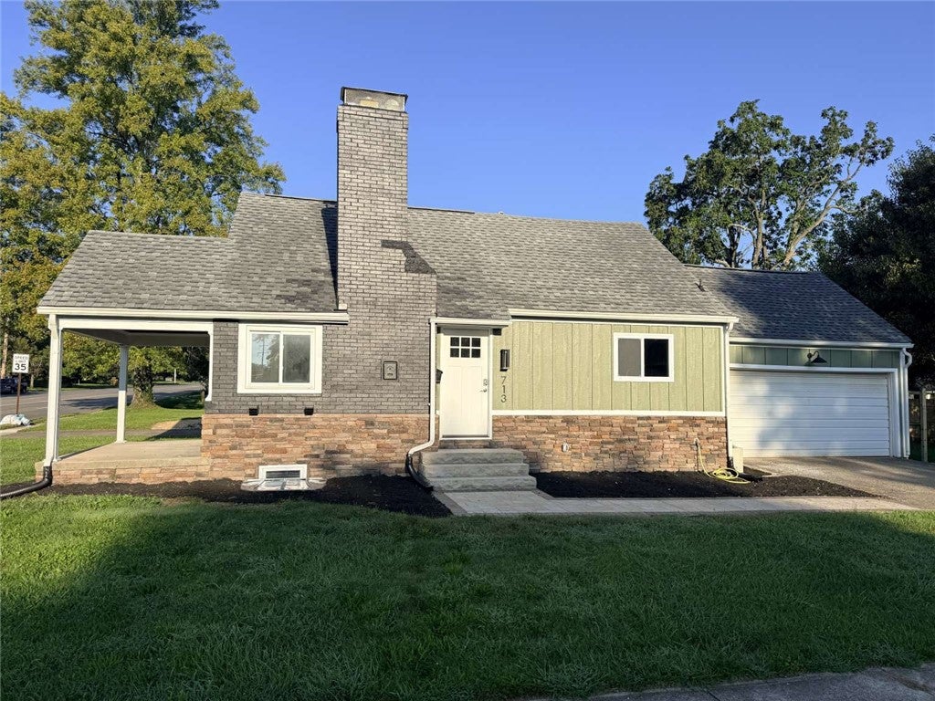 713 E Dorothy Lane