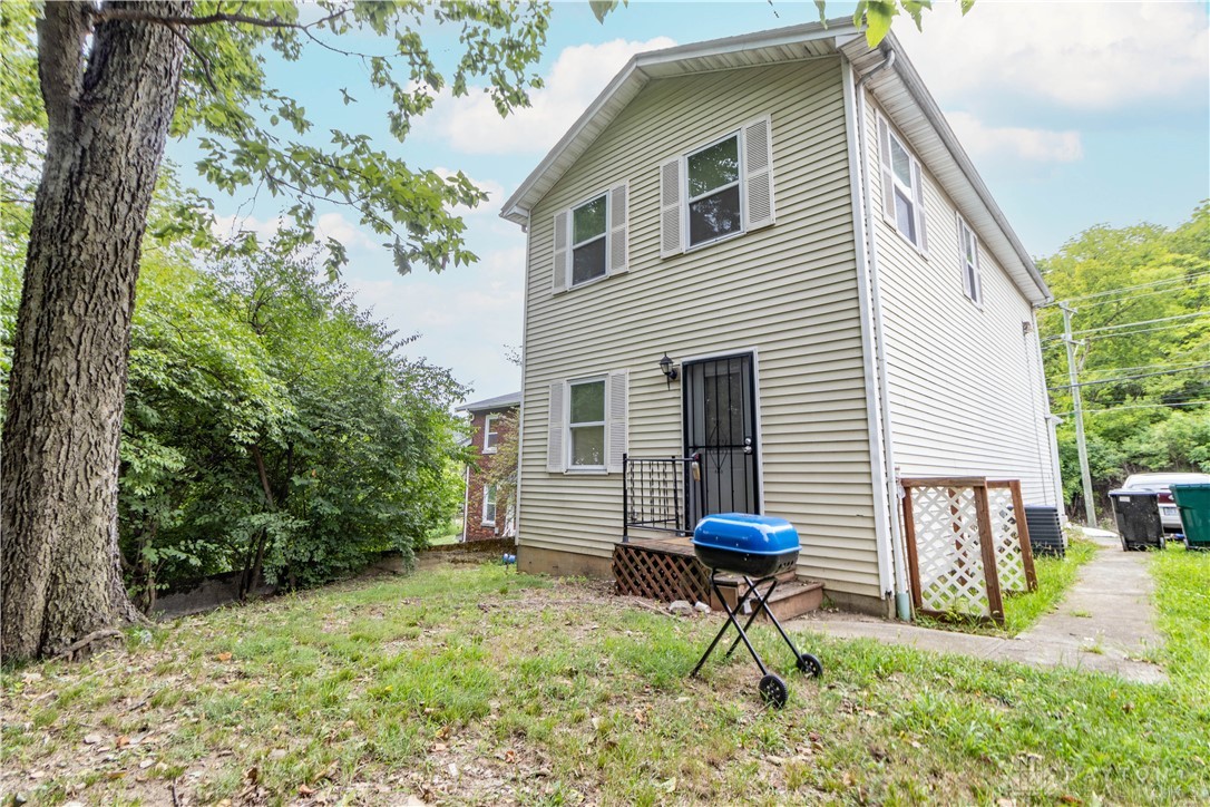 Photo 16 of 17 of 2539 W Mcmicken Avenue house