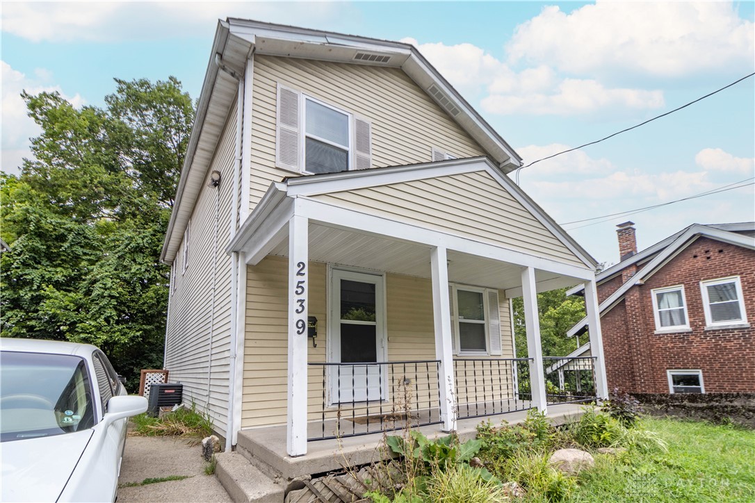 Photo 2 of 17 of 2539 W Mcmicken Avenue house