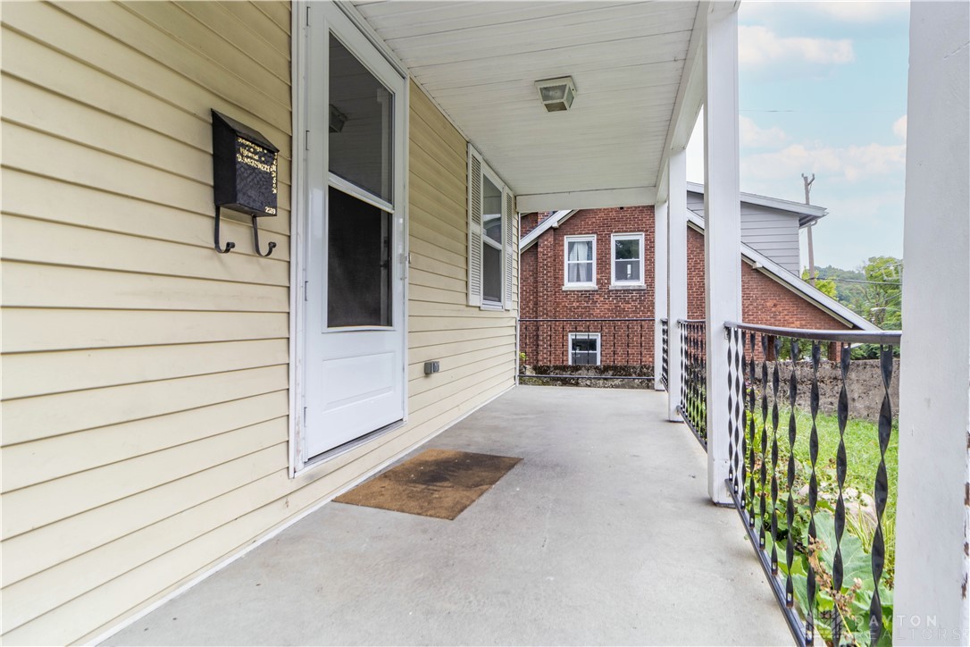 Photo 3 of 17 of 2539 W Mcmicken Avenue house