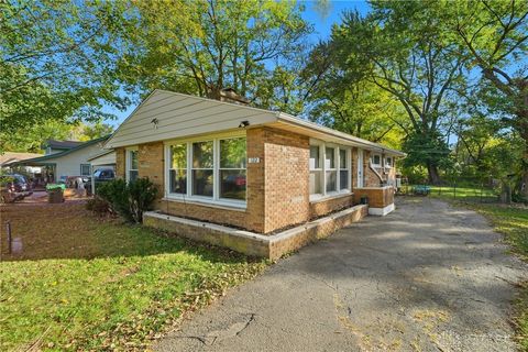 Photo of 122 Lake Shore Drive, Medway, OH 45341 (MLS # 946292)