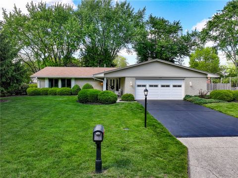 Photo of 1135 Clintshire Drive, Centerville, OH 45459 (MLS # 957976)