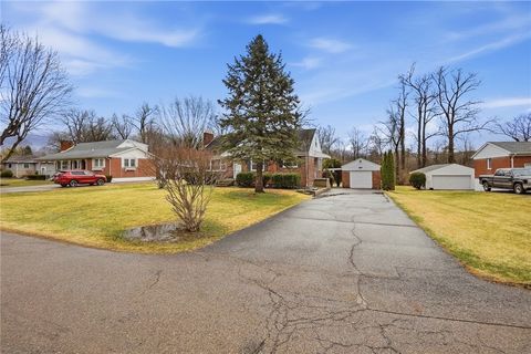 Photo of 1421 Seminole Avenue, Springfield Twp, OH 45506 (MLS # 953623)