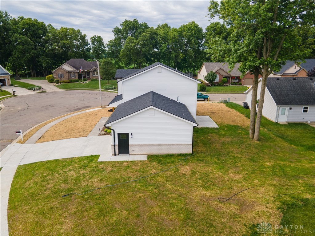 906 Old Nursery Trail, Troy, Ohio image 9