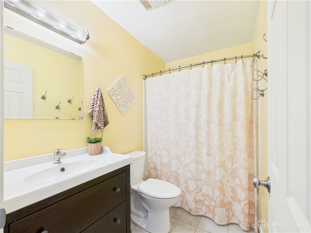 Centerville, Ohio 45459, United States, 4 Bedrooms Bedrooms, ,3 BathroomsBathrooms,Residential,Pending,213873