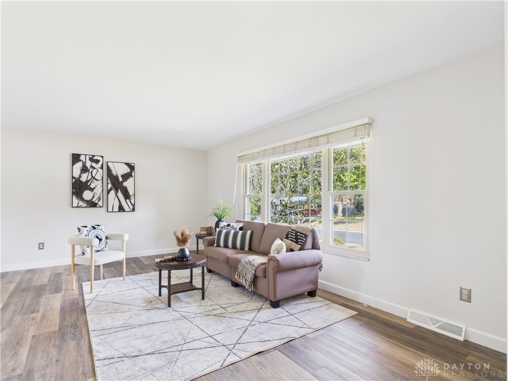 Centerville, Ohio 45459, United States, 4 Bedrooms Bedrooms, ,3 BathroomsBathrooms,Residential,Pending,213873