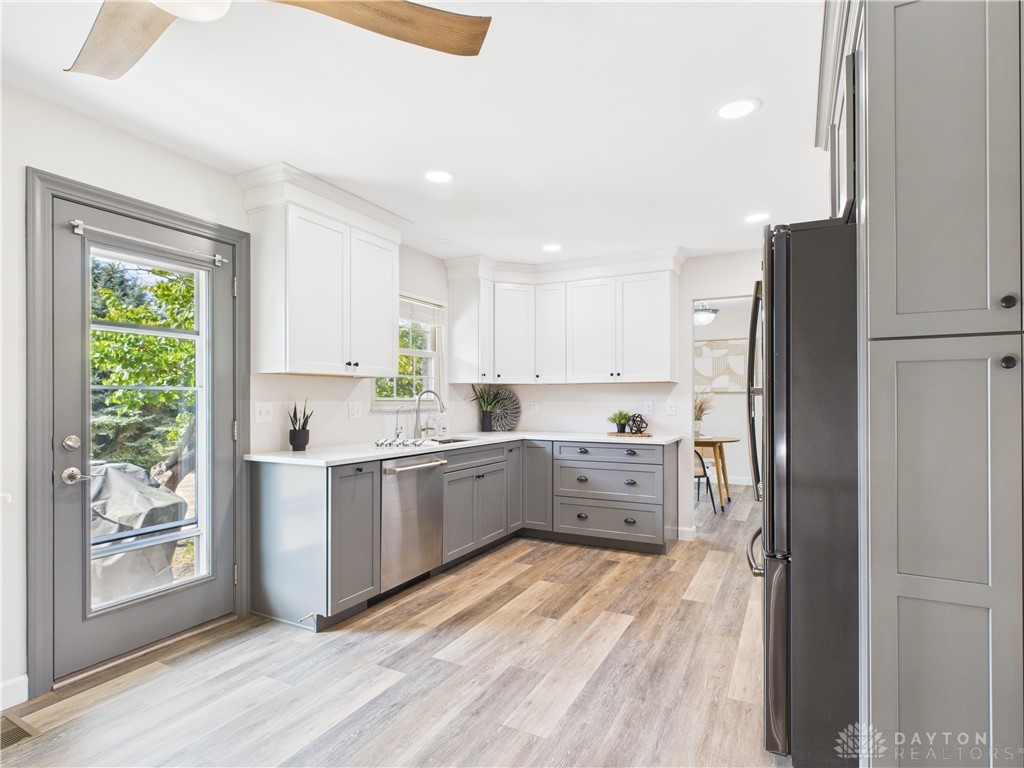 Centerville, Ohio 45459, United States, 4 Bedrooms Bedrooms, ,3 BathroomsBathrooms,Residential,Pending,213873