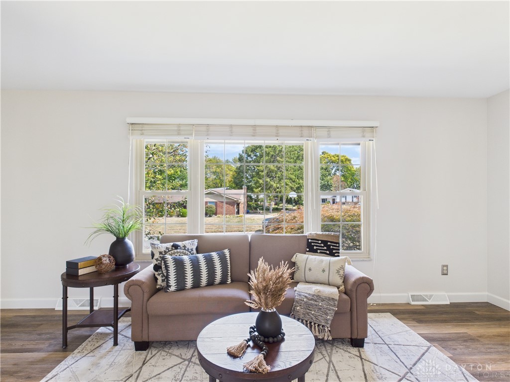 Centerville, Ohio 45459, United States, 4 Bedrooms Bedrooms, ,3 BathroomsBathrooms,Residential,Pending,213873