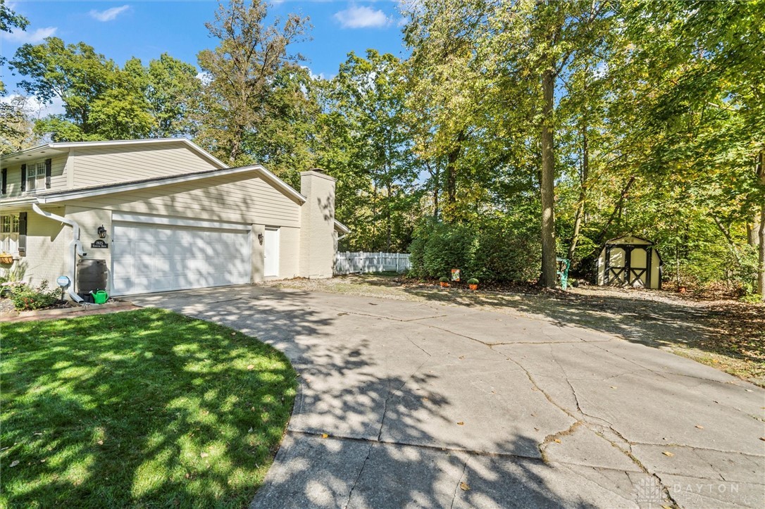 1925 Conwood Drive, Troy, Ohio image 39