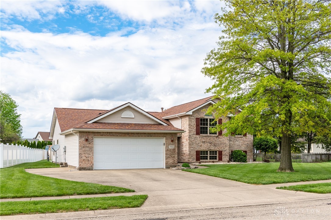 7916 Kings Ridge Circle, Fairborn, Ohio image 5