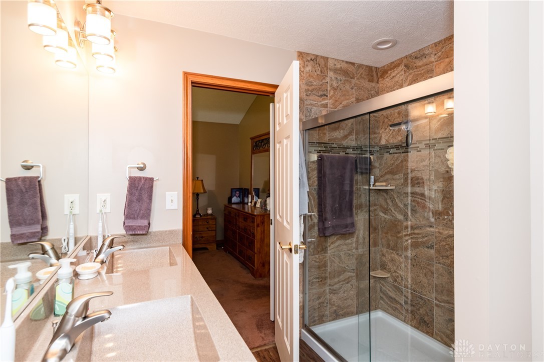 7916 Kings Ridge Circle, Fairborn, Ohio image 37