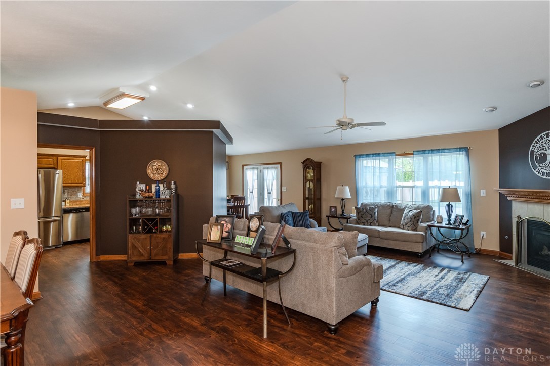 7916 Kings Ridge Circle, Fairborn, Ohio image 7