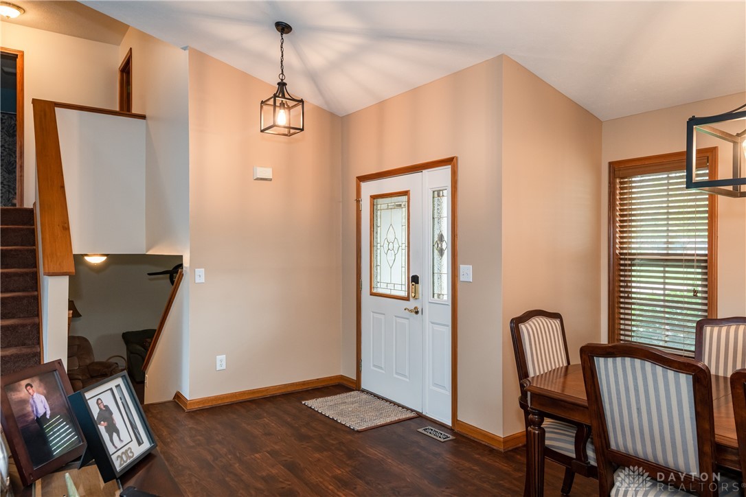 7916 Kings Ridge Circle, Fairborn, Ohio image 6