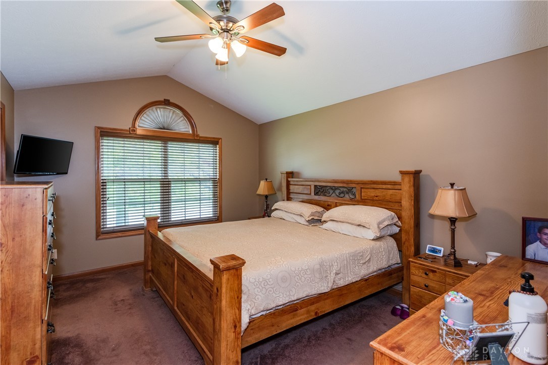7916 Kings Ridge Circle, Fairborn, Ohio image 32