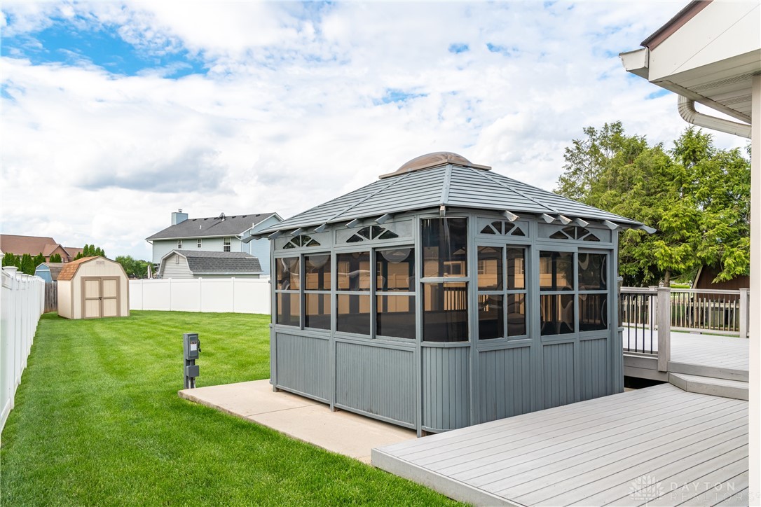 7916 Kings Ridge Circle, Fairborn, Ohio image 38