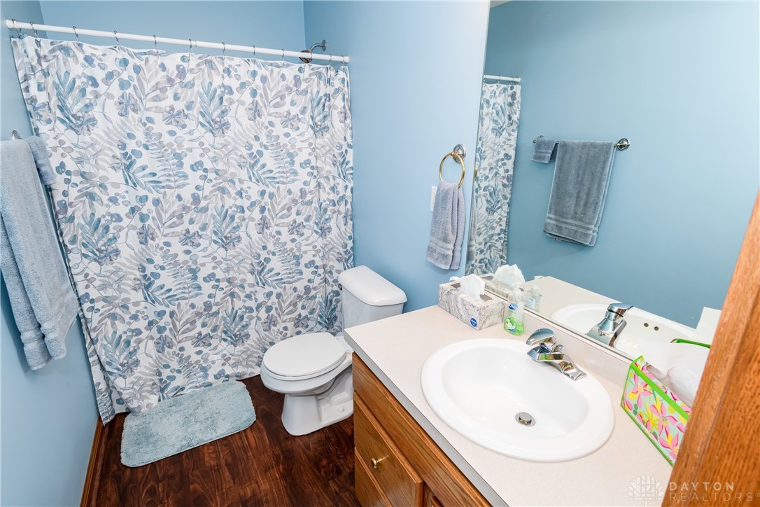 7916 Kings Ridge Circle, Fairborn, Ohio image 31