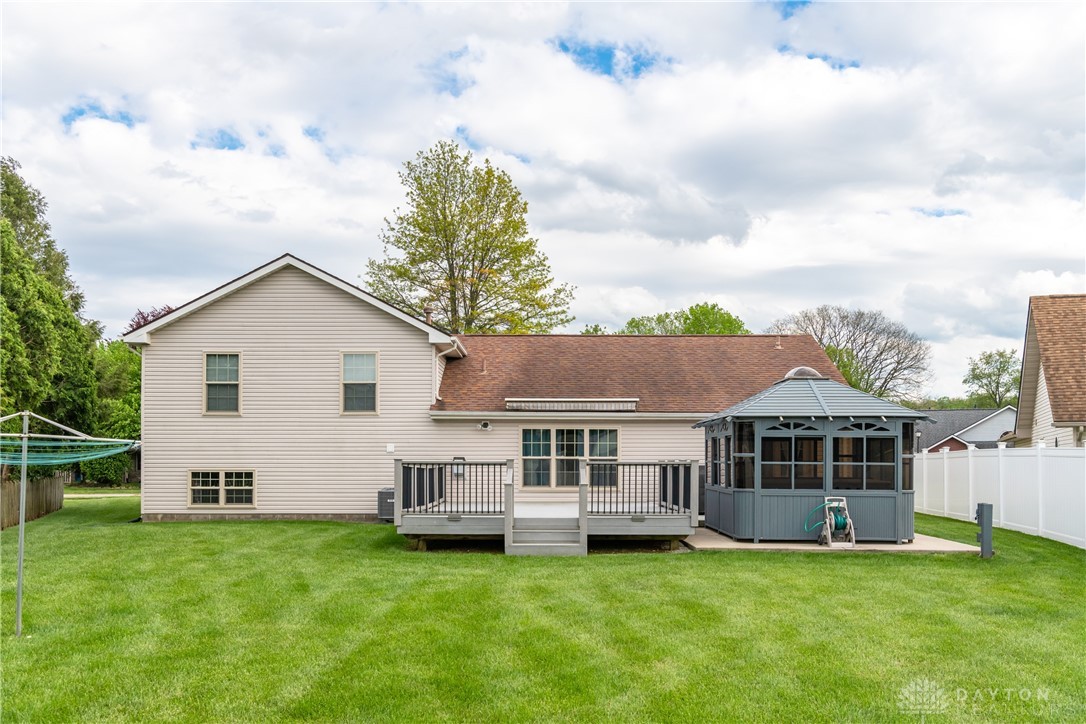 7916 Kings Ridge Circle, Fairborn, Ohio image 40
