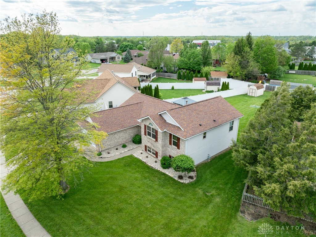 7916 Kings Ridge Circle, Fairborn, Ohio image 42