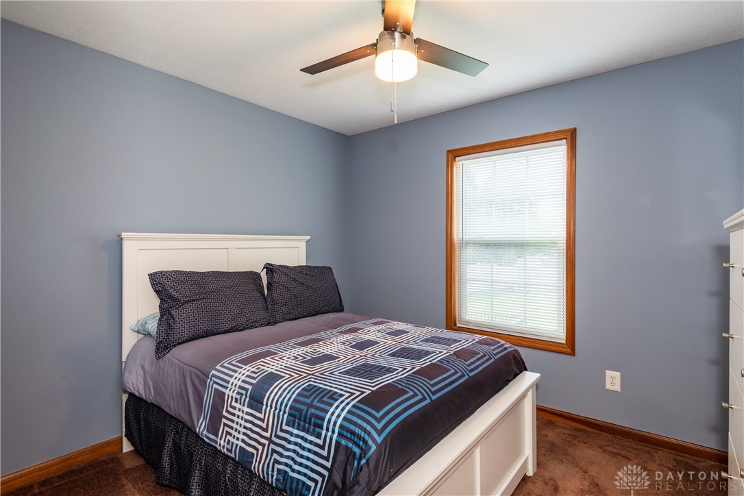 7916 Kings Ridge Circle, Fairborn, Ohio image 28