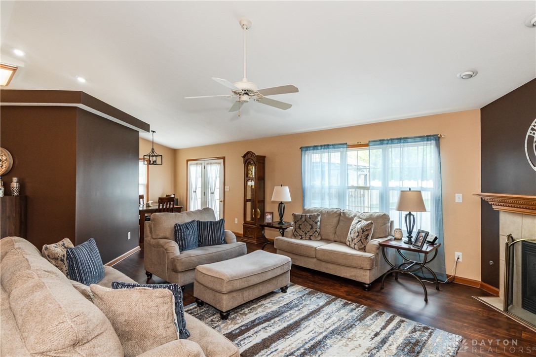 7916 Kings Ridge Circle, Fairborn, Ohio image 8