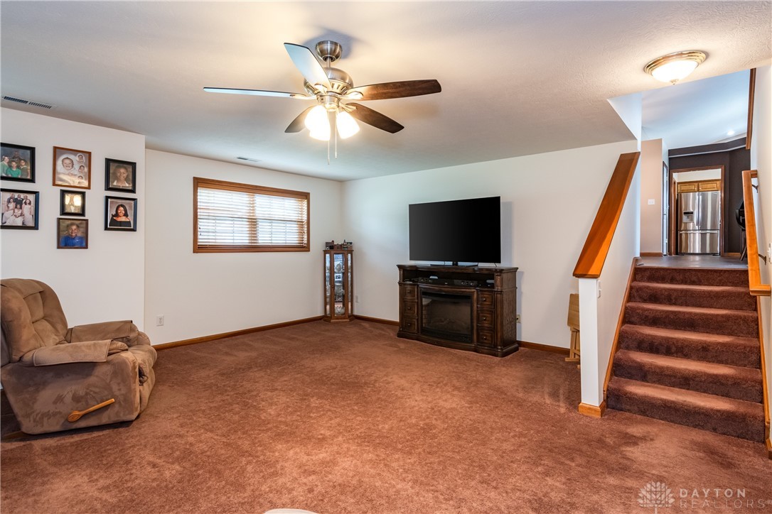 7916 Kings Ridge Circle, Fairborn, Ohio image 20