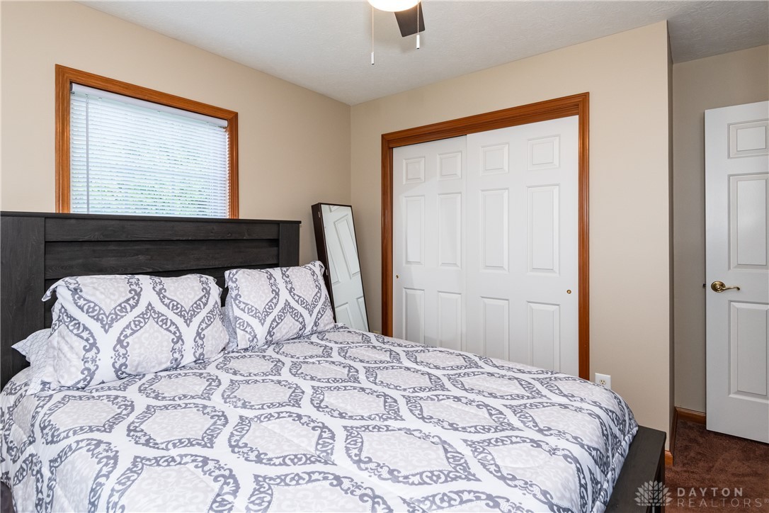 7916 Kings Ridge Circle, Fairborn, Ohio image 27
