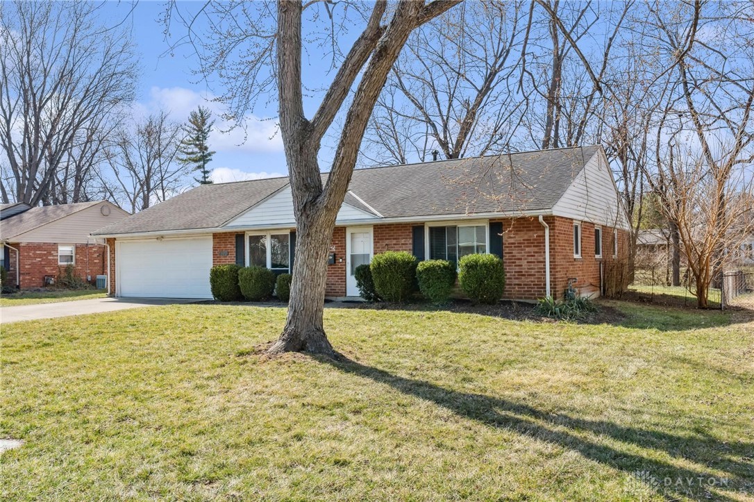 4393 Hillcrest Drive, Bellbrook, Ohio image 2