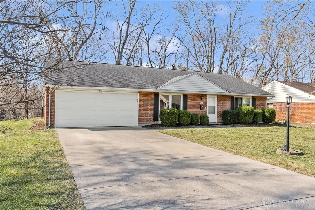 4393 Hillcrest Drive, Bellbrook, Ohio image 3