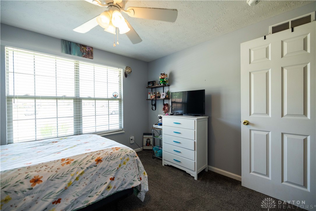 3903 Harris Lane, Springfield, Ohio image 19