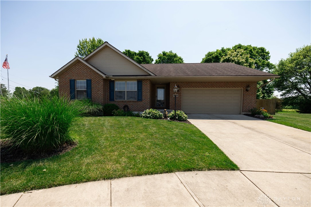 3903 Harris Lane, Springfield, Ohio image 1