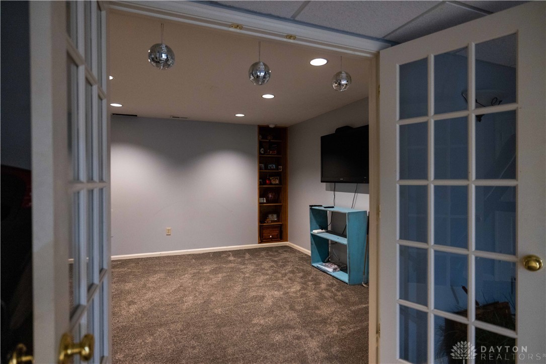 3903 Harris Lane, Springfield, Ohio image 25