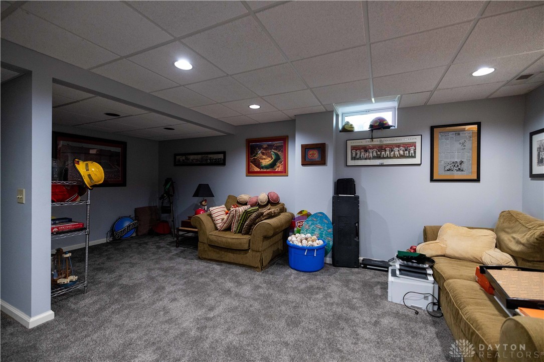 3903 Harris Lane, Springfield, Ohio image 29