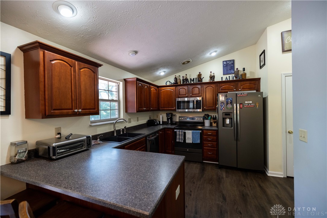 3903 Harris Lane, Springfield, Ohio image 8