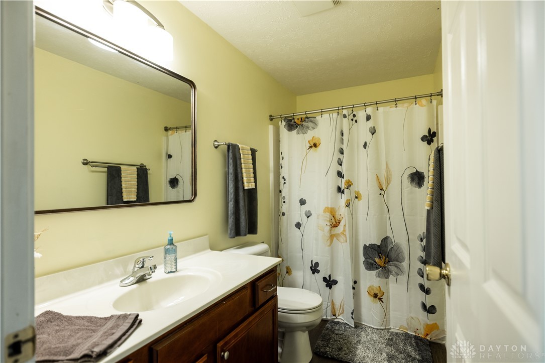 3903 Harris Lane, Springfield, Ohio image 20