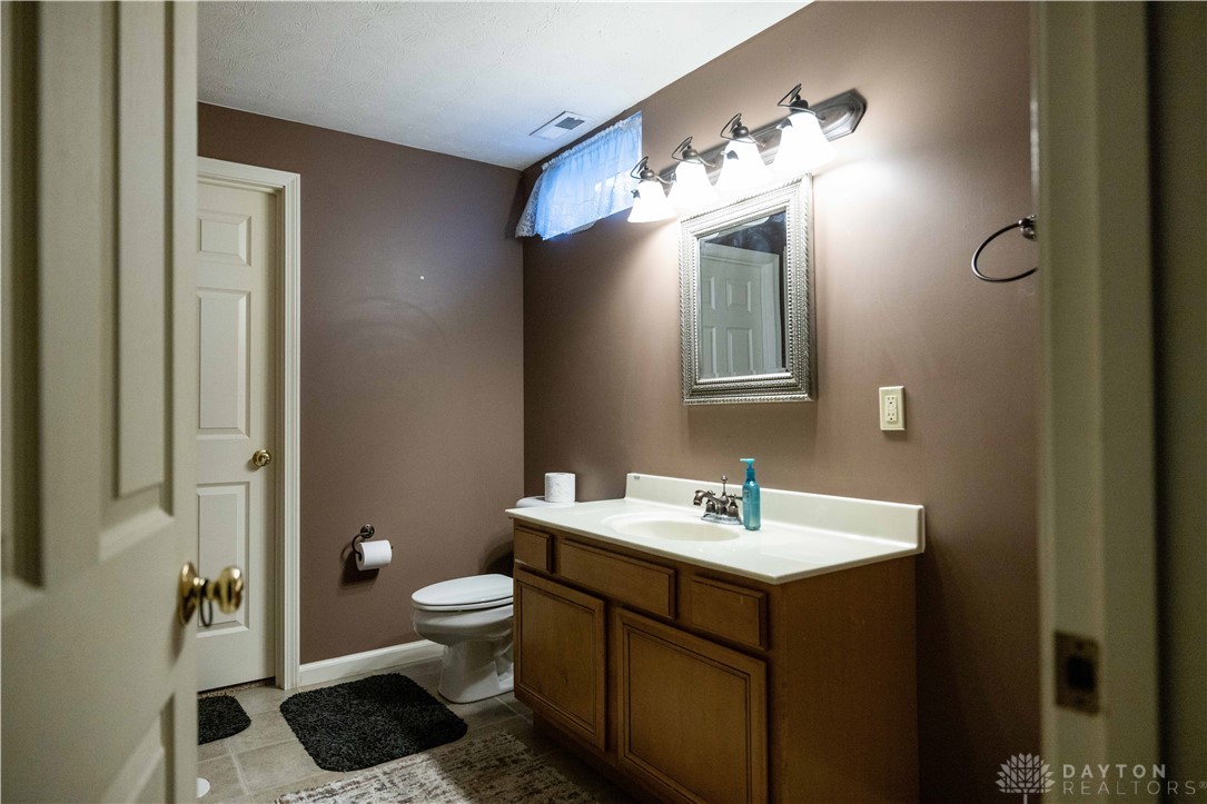 3903 Harris Lane, Springfield, Ohio image 28