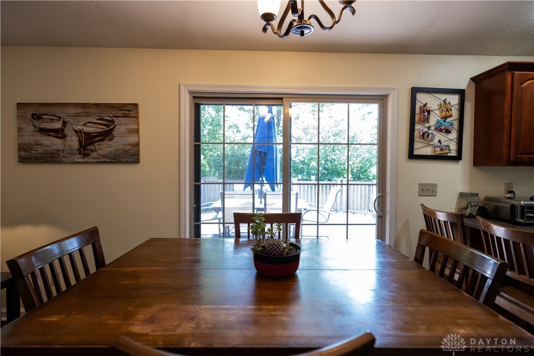 3903 Harris Lane, Springfield, Ohio image 9