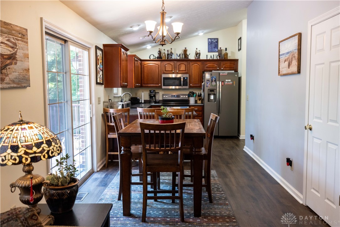 3903 Harris Lane, Springfield, Ohio image 7